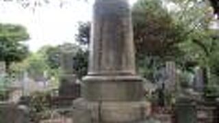 台座が目立っています