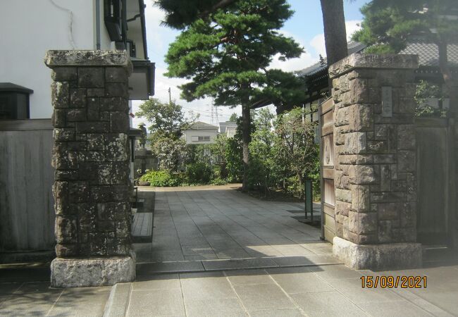 烏山寺町の中にある寺の一つです。