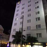 那覇の中心部に位置します。