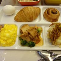 右下のはアメリカ定番の料理プルドポーク。