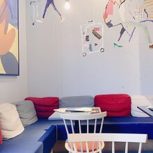 おしゃれでポップな内装