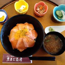 あまごの刺身どんぶり