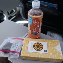 おにぎりやカツサンドを購入♪