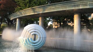 皇居近くの明るい公園