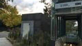 竹橋駅のすぐ隣