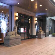 入って右手側にあります