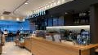 比較的コンパクトなお店