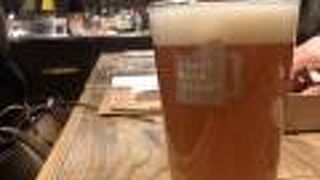 広い店内、たくさんのタップ