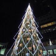 新梅田シティ　2021年のクリスマスツリーはキラキラ綺麗♪