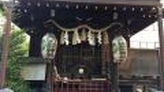 駿河台道灌道に面している神社