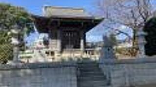 町はずれにある神社です