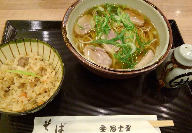 蕎麦の味より店員の無駄な打ち合わせが残念