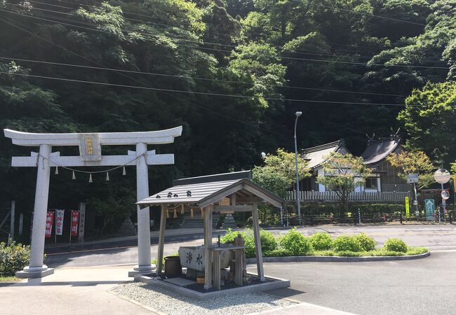 円山川河口の小さな神社