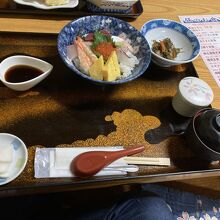 海鮮丼セットです