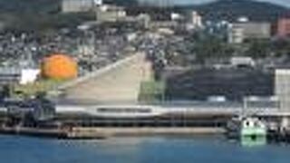 外観が近未来的な建物だった