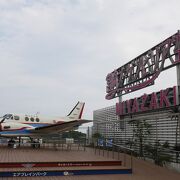 宮崎空港屋上、航空学校訓練機もあり中々楽しいテラス