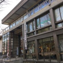 大國魂神社の参道脇