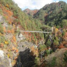 川俣ダムから見た吊り橋。そこに行くまでが大変！