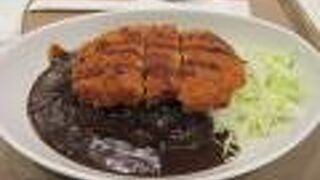 空港内のフードコート