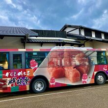 平戸桟橋から、ド派手な車体