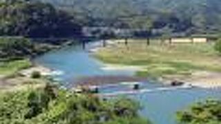 肱川の鉄橋を渡る予讃線が見えて絶景