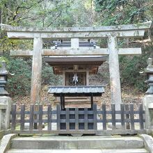 奥宮への参道にある