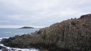 荒れた海がよく似合う景勝地