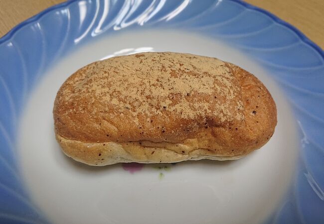 ホイップクリームたっぷりの焼きいもあんパン