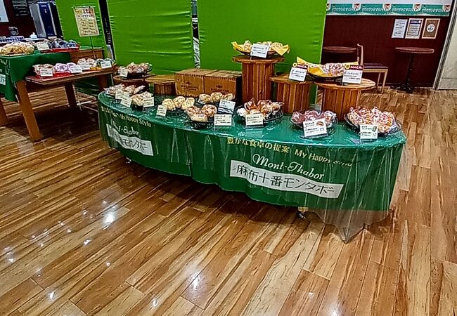 イートインスペースも数席