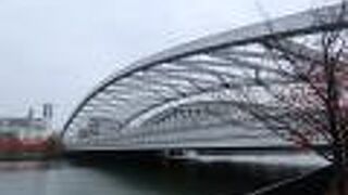 アーチ型の美しいフォルム