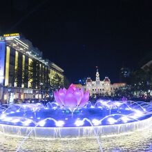 ホーチミンスクエア（夜）