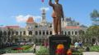 ベトナム独立・建国の父の像