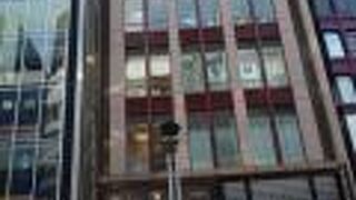 老舗の中村屋のビル