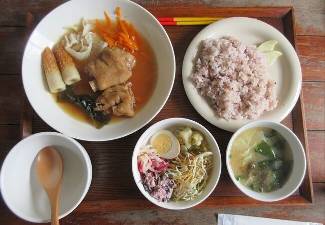 沖縄料理を食べられます