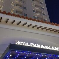 派手な入り口です