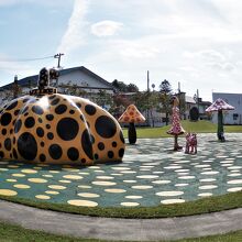 十和田市現代美術館アート広場