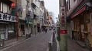 飲み屋街の感じ