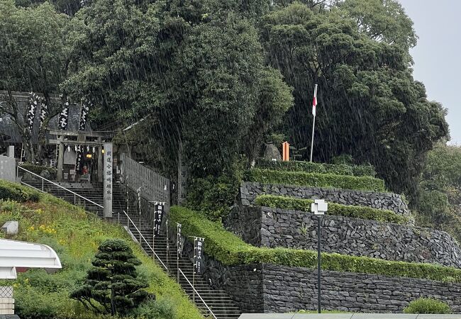 猫神さん、王子神社があります