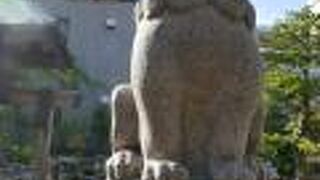 台座が回る願懸の高麗犬