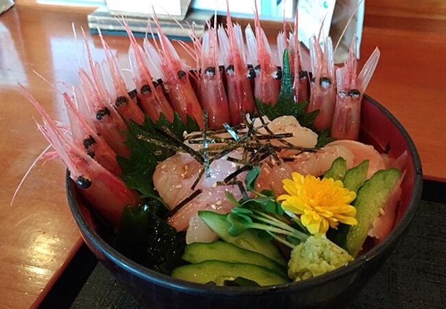 甘エビ丼はお頭付き