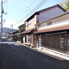 商家や町家が建ち並ぶ風情