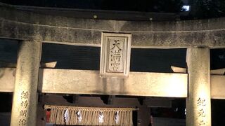 夜は明かりがともる