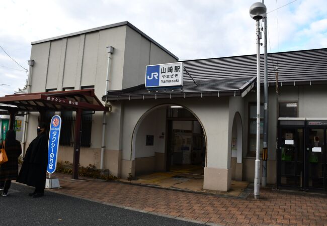 山城と摂津の国境に位置する山崎駅