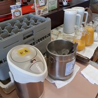 客用グラスを食洗器のかごに入れたまま出すの？