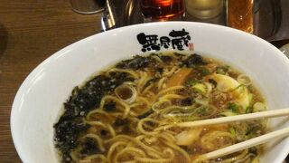 渋柿成分で独特の食感の太麺がボリューム満点でした