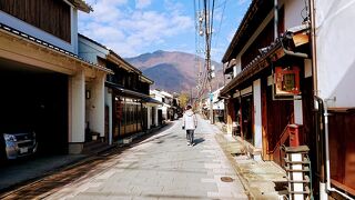 上田の真ん中に江戸時代の建物が残る