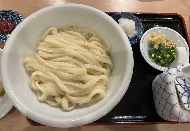 麺も天ぷらも美味しいうどん店