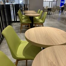 フードコートの中で食べられます