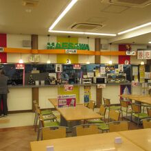 スナックはカレーパンやコロッケなど