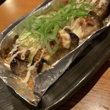 サービスの 茄子の肉みそチーズ焼き　めちゃ美味しかった